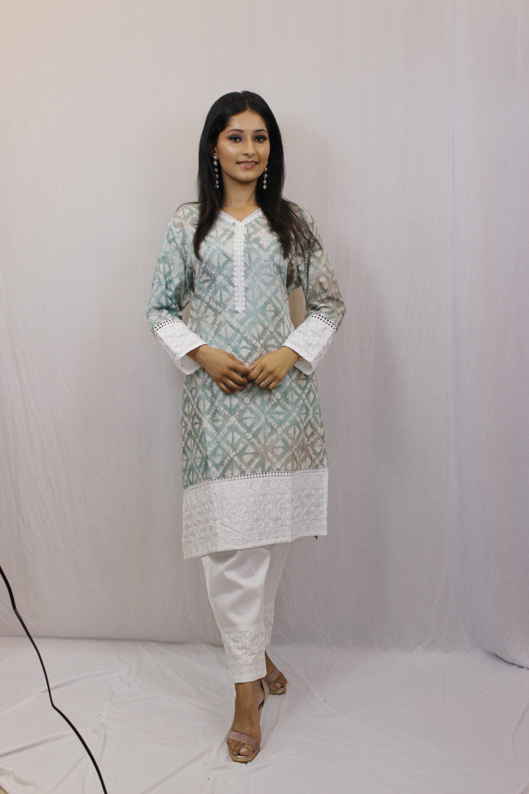 Multishade Kurti With Pant - Image 3